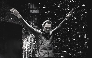 Tiesto-HD-Tiesto-Wallpaper-Black-and-White-Arms-Raised-Live